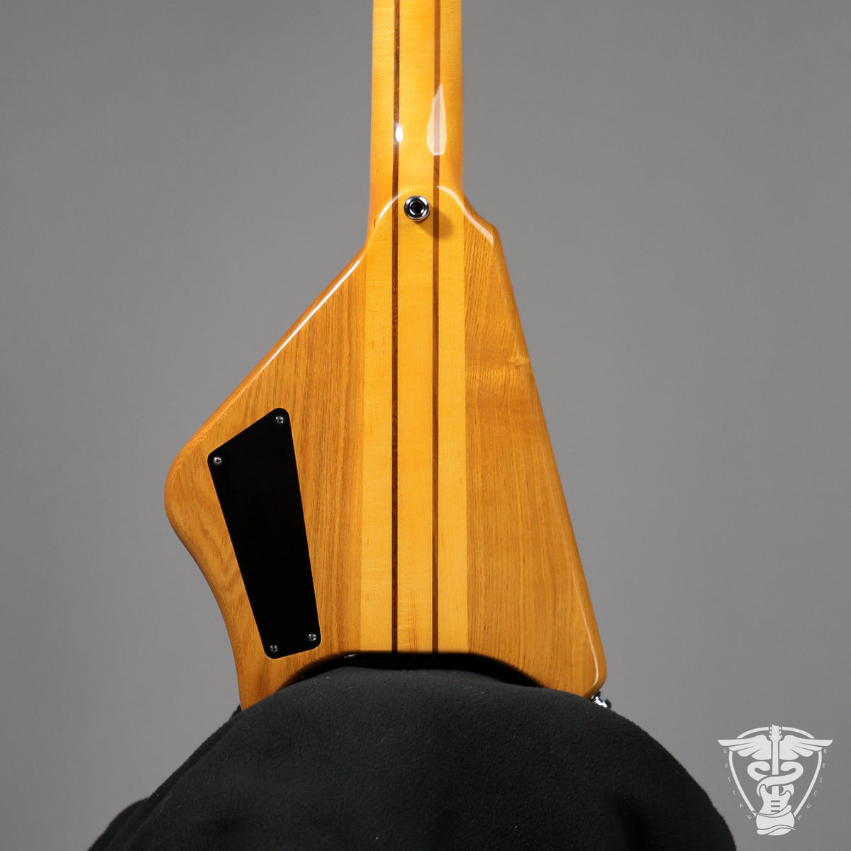 BootLegger Guitar Spade Headless - 5.29 lbs