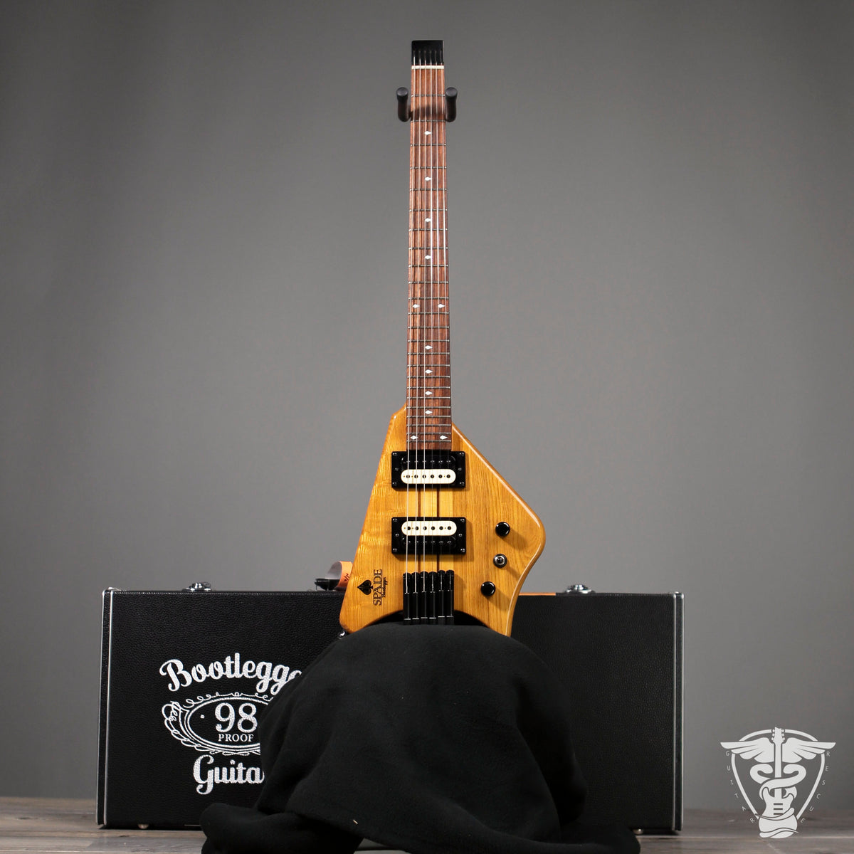 BootLegger Guitar Spade Headless - 5.29 lbs