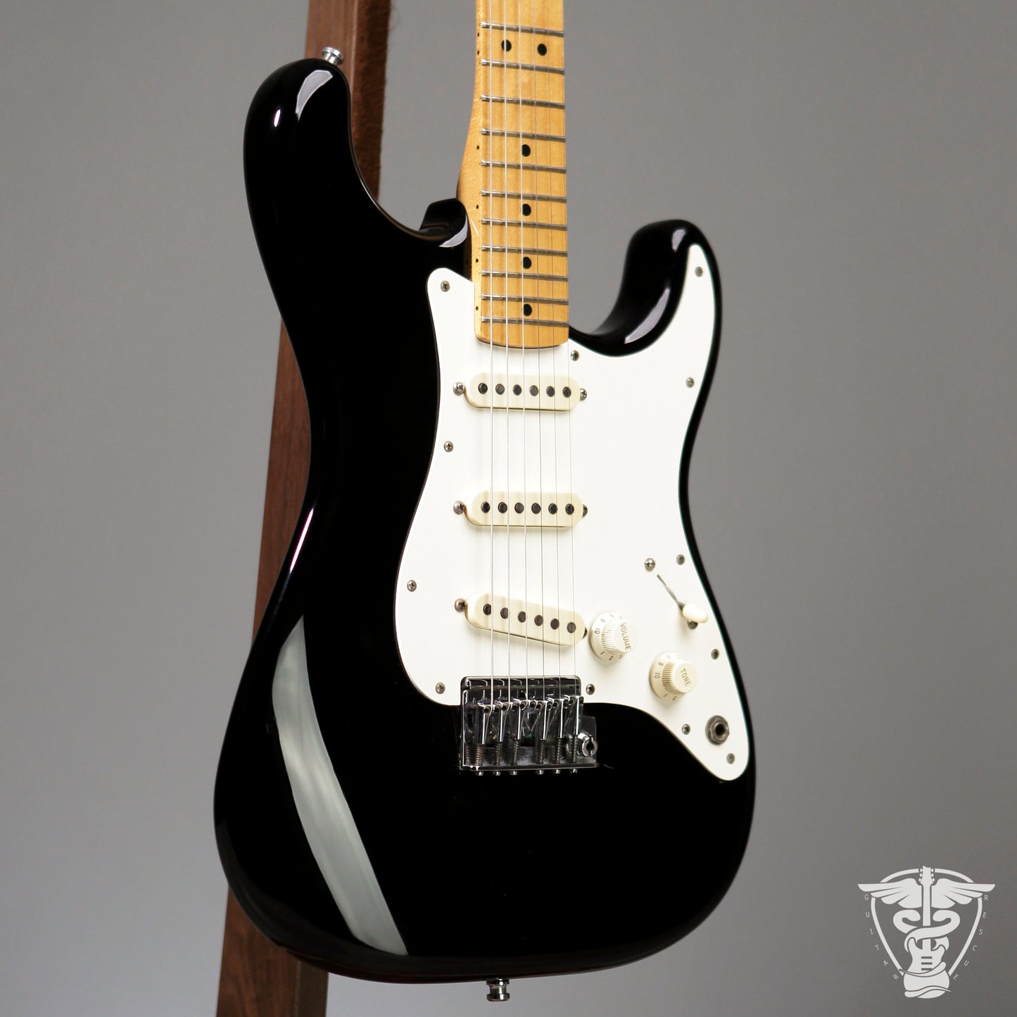 1983-1984 Fender Standard Stratocaster (2-Knob) - 7.68 LBS
