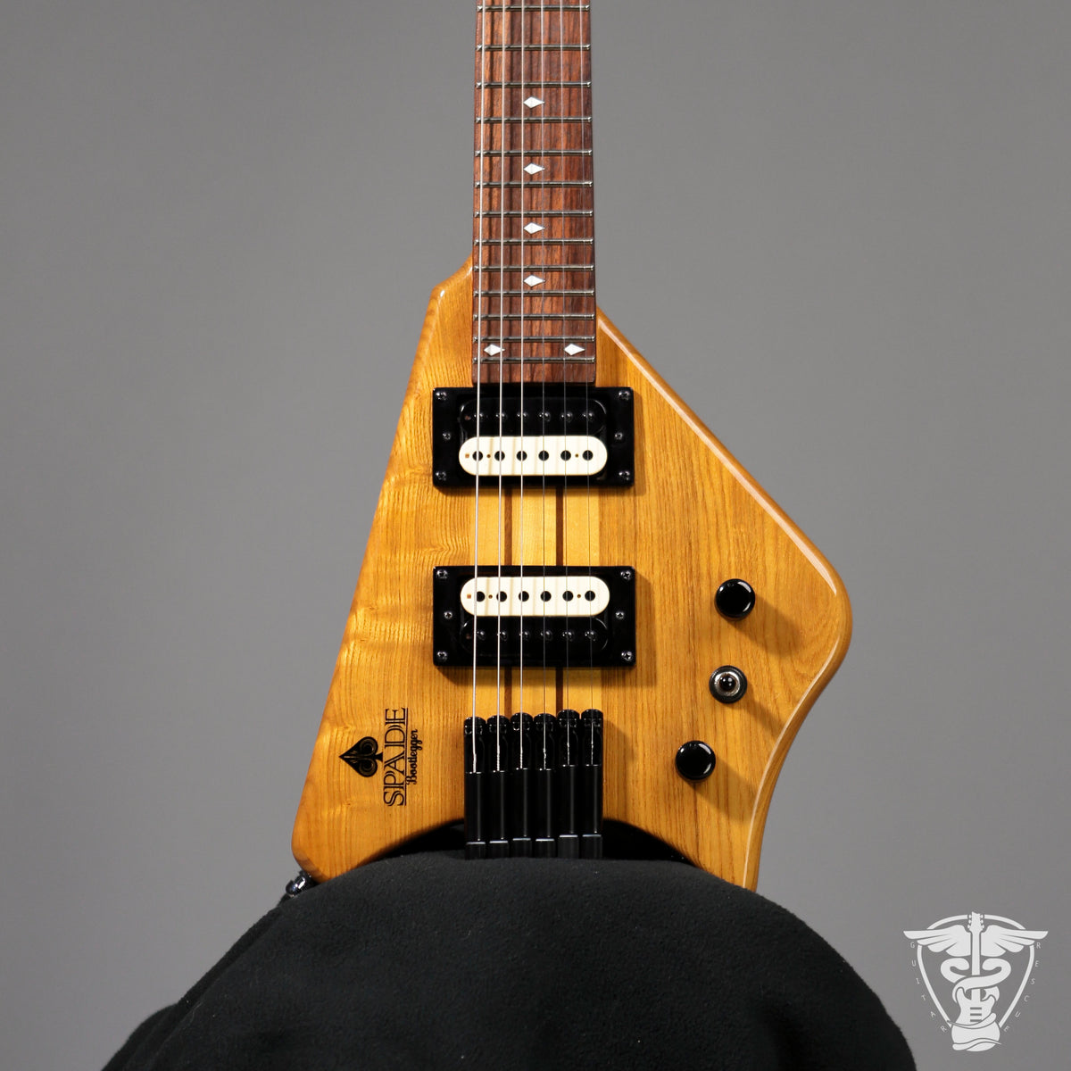 BootLegger Guitar Spade Headless - 5.29 lbs