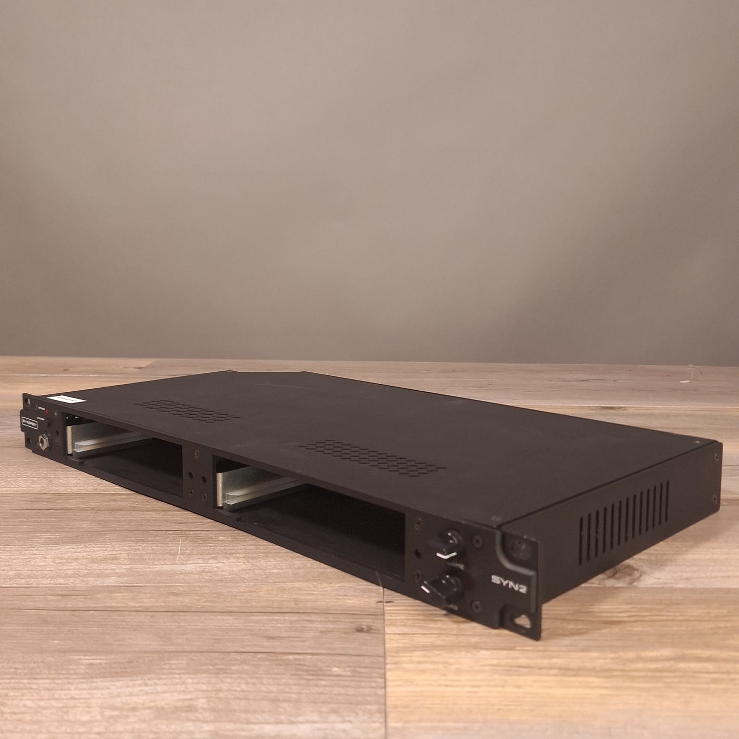 Synergy Rackmount SYN-2 (USED)