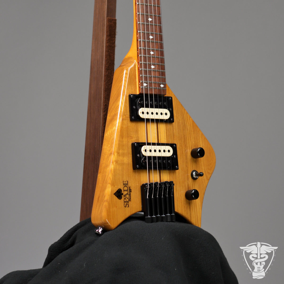 BootLegger Guitar Spade Headless - 5.29 lbs