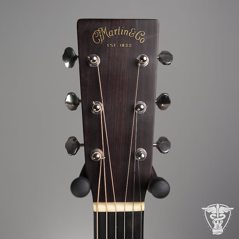 Martin Standard Series D-18 2012 - 3.95 LBS