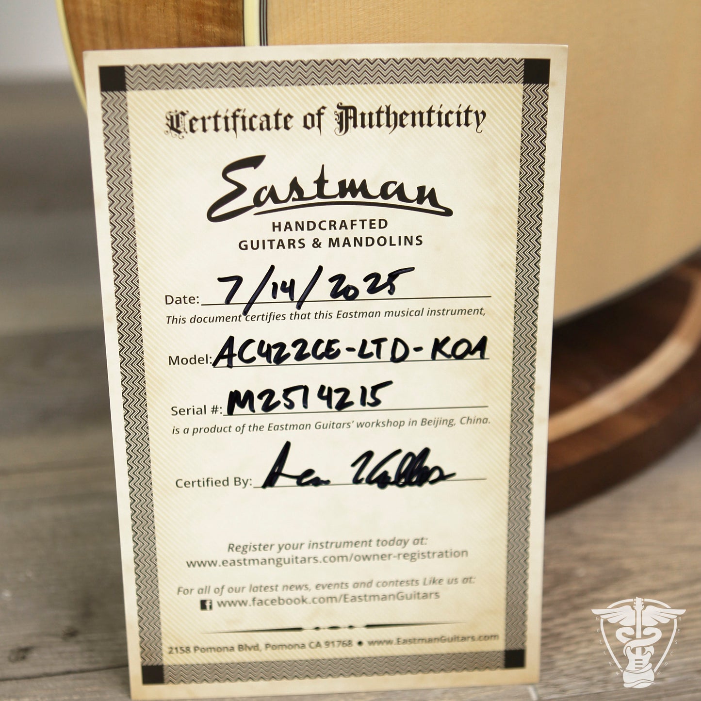 Eastman AC Solid Heritage AC422CE-LTD-KOA - 4.86 LBS