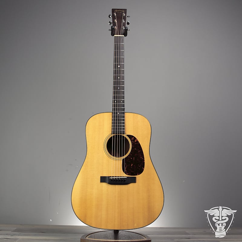 Martin Standard Series D-18 2012 - 3.95 LBS