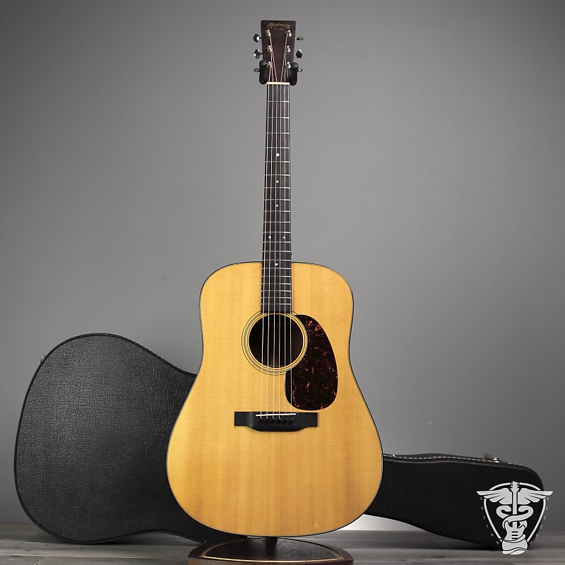 Martin Standard Series D-18 2012 - 3.95 LBS