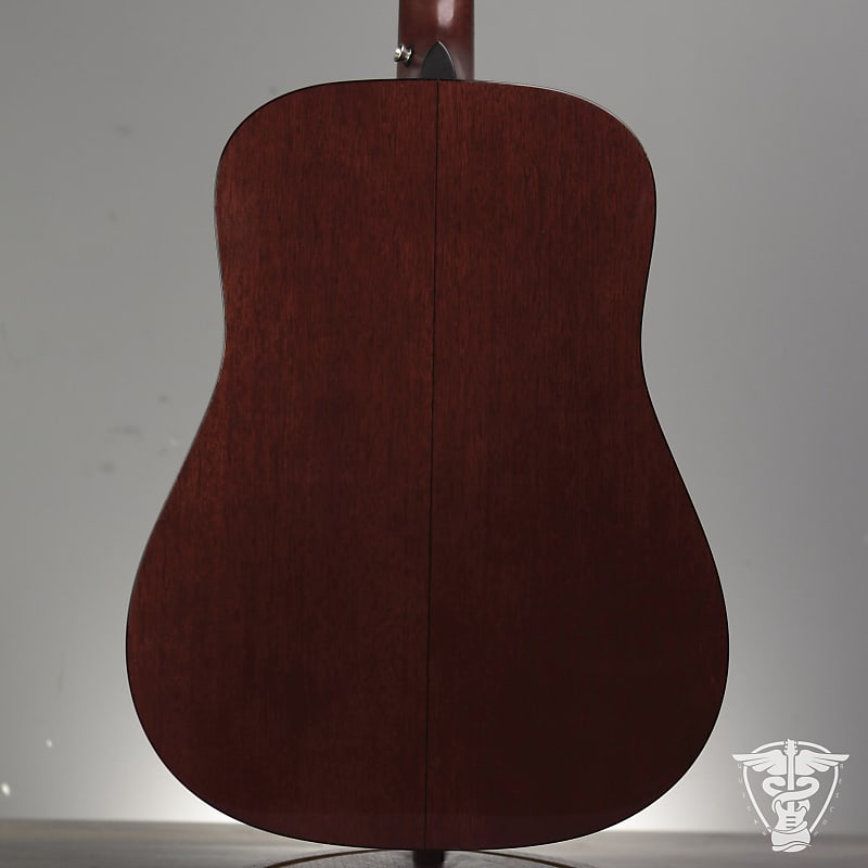 Martin Standard Series D-18 2012 - 3.95 LBS