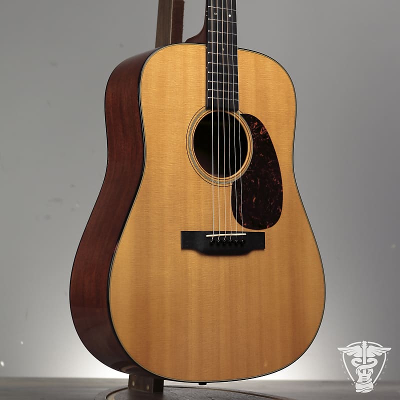 Martin Standard Series D-18 2012 - 3.95 LBS