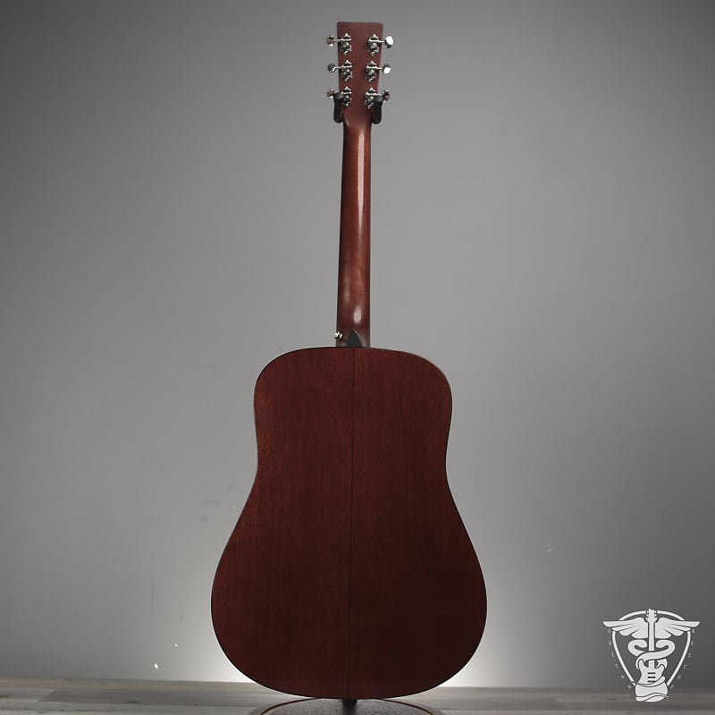 Martin Standard Series D-18 2012 - 3.95 LBS